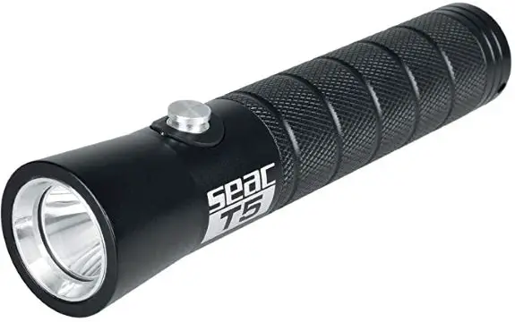 17 Of The Best Dive Lights For Night Diving & Underwater Adventures