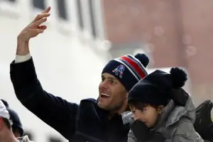 VIDEO: Tom Brady Is Now Mr. Daredevil & Takes Up Cliff Diving